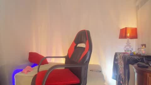 Laura Sofia online show from 06/25/26, 10:42