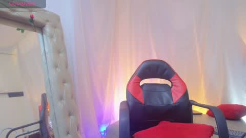 Laura Sofia online show from 07/06/26, 03:14