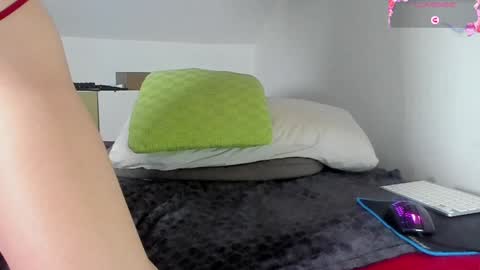 Laura Lara Sommer online show from 12/22/24, 03:44