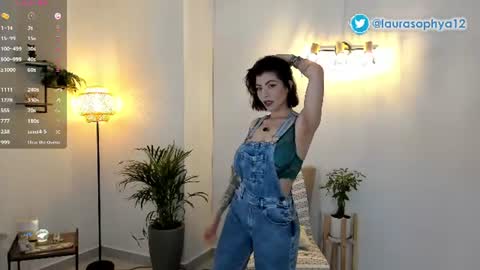 Laura online show from 06/25/26, 10:03