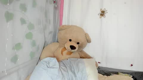 laure_li online show from 02/23/25, 02:40
