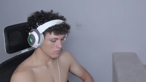 Laureent online show from 09/18/25, 06:54