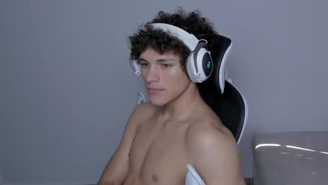 Laureent online show from 11/06/25, 05:47