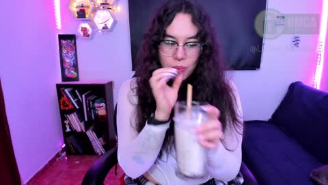 Snapshot of lauren_afrodita chatting on 01/28/25, 05:00 Im Lauren independent model online show from 01/28/25, 05:00
