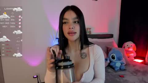 Snapshot of lauren_camila1 chatting on 10/17/25, 02:04 Lau online show from 10/17/25, 02:04