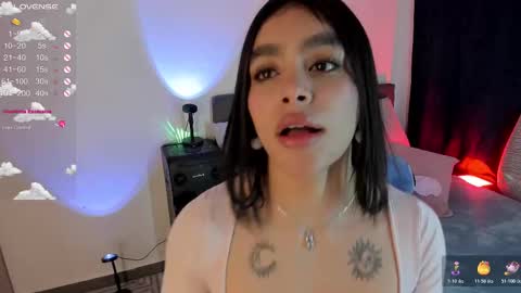 Snapshot of lauren_camila1 chatting on 10/28/25, 02:26 Lau online show from 10/28/25, 02:26
