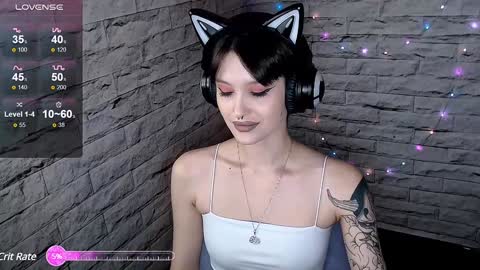 Snapshot of lauren_raquel chatting on 12/10/24, 03:01 Eva online show from 12/10/24, 03:01