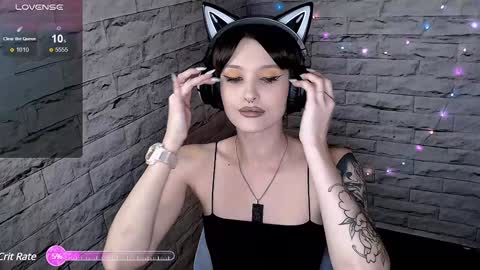 Snapshot of lauren_raquel chatting on 12/12/24, 06:31 Eva online show from 12/12/24, 06:31