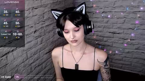 Snapshot of lauren_raquel chatting on 12/14/24, 07:25 Eva online show from 12/14/24, 07:25