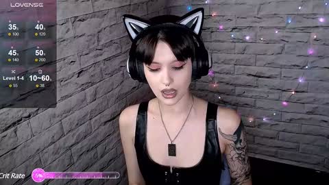 Snapshot of lauren_raquel chatting on 12/15/24, 06:04 Eva online show from 12/15/24, 06:04