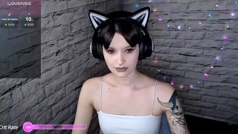 Snapshot of lauren_raquel chatting on 12/17/24, 06:20 Eva online show from 12/17/24, 06:20
