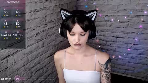 Snapshot of lauren_raquel chatting on 12/19/24, 07:18 Eva online show from 12/19/24, 07:18