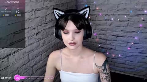 Snapshot of lauren_raquel chatting on 12/23/24, 04:17 Eva online show from 12/23/24, 04:17