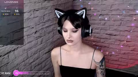 Snapshot of lauren_raquel chatting on 12/25/24, 06:30 Eva online show from 12/25/24, 06:30
