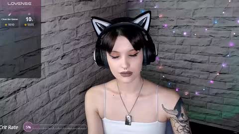 Snapshot of lauren_raquel chatting on 12/28/24, 06:40 Eva online show from 12/28/24, 06:40