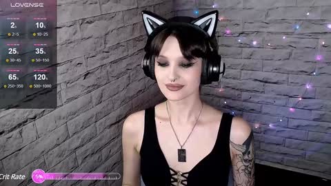 Snapshot of lauren_raquel chatting on 01/08/25, 05:15 Eva online show from 01/08/25, 05:15
