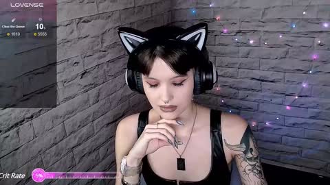 Snapshot of lauren_raquel chatting on 01/20/25, 05:27 Eva online show from 01/20/25, 05:27