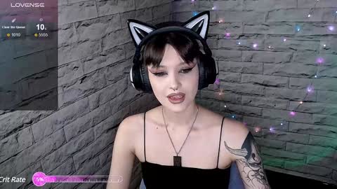 Snapshot of lauren_raquel chatting on 01/22/25, 04:12 Eva online show from 01/22/25, 04:12