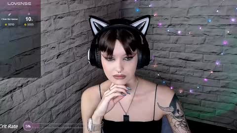 Snapshot of lauren_raquel chatting on 01/22/25, 07:13 Eva online show from 01/22/25, 07:13