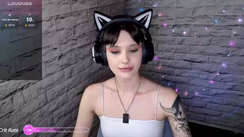 Snapshot of lauren_raquel chatting on 01/23/25, 11:26 Eva online show from 01/23/25, 11:26
