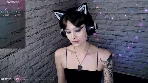 Snapshot of lauren_raquel chatting on 01/25/25, 03:41 Eva online show from 01/25/25, 03:41