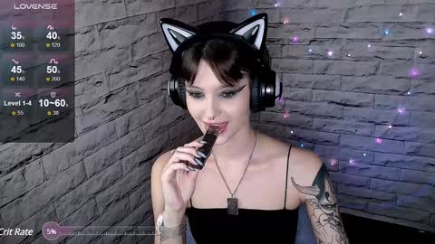 Snapshot of lauren_raquel chatting on 01/25/25, 06:46 Eva online show from 01/25/25, 06:46