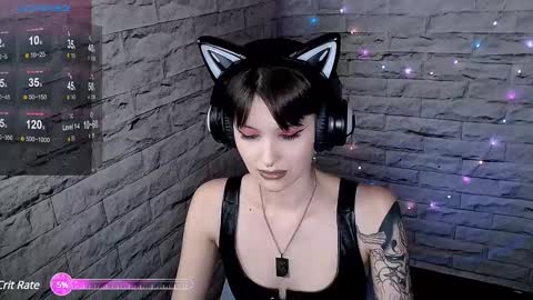 Snapshot of lauren_raquel chatting on 02/07/25, 06:45 Eva online show from 02/07/25, 06:45