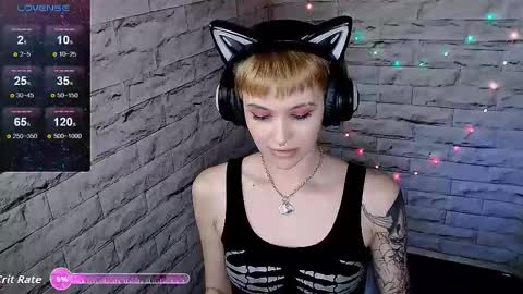 Snapshot of lauren_raquel chatting on 09/09/25, 05:45 Eva online show from 09/09/25, 05:45