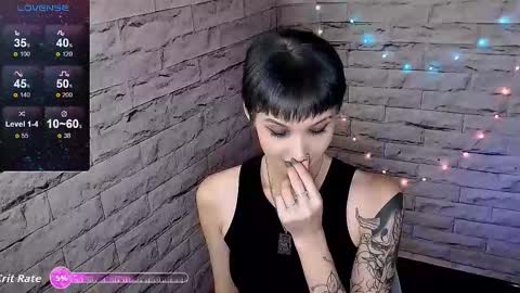 Snapshot of lauren_raquel chatting on 09/10/25, 05:13 Eva online show from 09/10/25, 05:13