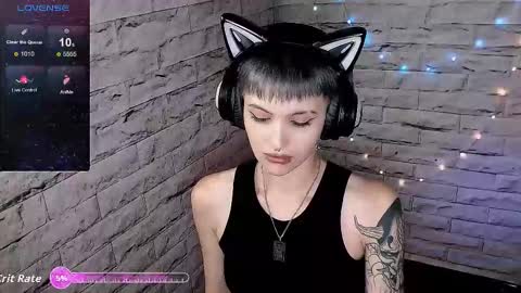 Snapshot of lauren_raquel chatting on 09/13/25, 06:18 Eva online show from 09/13/25, 06:18