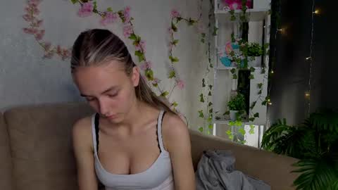 Snapshot of laurenasimpkin chatting on 06/11/26, 12:47 Lissa online show from 06/11/26, 12:47