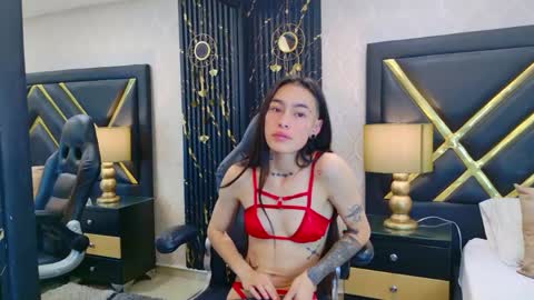 Snapshot of laurenhazeel chatting on 04/11/26, 07:45 Lauren online show from 04/11/26, 07:45