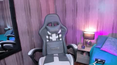 Snapshot of laurenhazel_ chatting on 12/17/25, 08:48 LaurenHazel online show from 12/17/25, 08:48