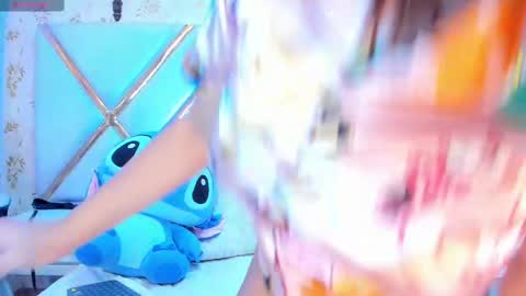 Lauren Hu online show from 02/23/25, 05:45