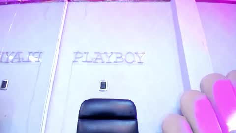 Lauren Hu online show from 10/14/25, 05:08