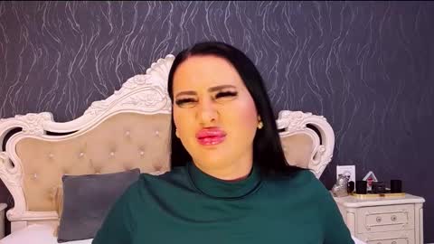 Laura online show from 09/13/25, 08:25