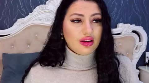 Snapshot of laurenjenssen chatting on 10/04/25, 11:30 Laura online show from 10/04/25, 11:30