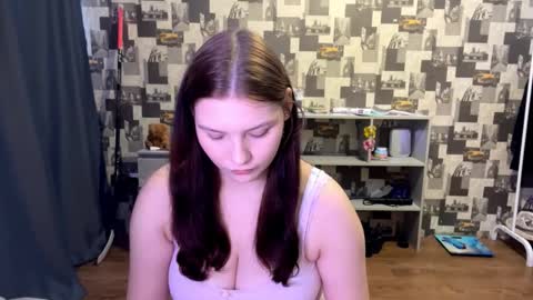 Hannah online show from 09/26/25, 04:11