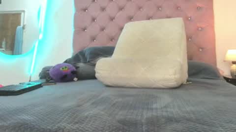 laurenlaine online show from 06/25/26, 01:05