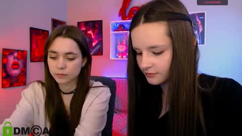 Snapshot of laurenmurrr chatting on 03/13/26, 10:33 Laure online show from 03/13/26, 10:33