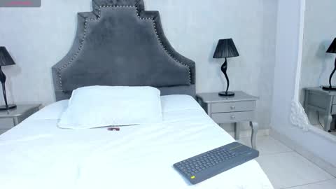 Snapshot of laurensnow1_ chatting on 10/02/25, 04:03 Lauren  online show from 10/02/25, 04:03