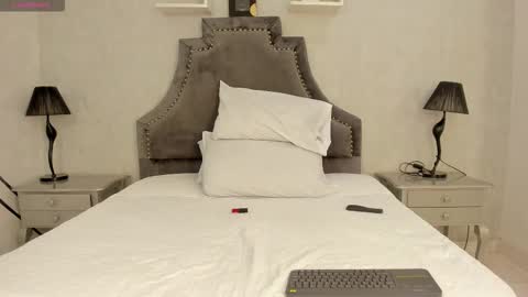 Lauren  online show from 11/11/25, 03:23