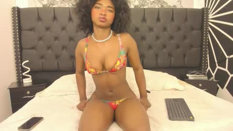 Snapshot of laurensnow1_ chatting on 02/17/26, 01:18 Lauren online show from 02/17/26, 01:18