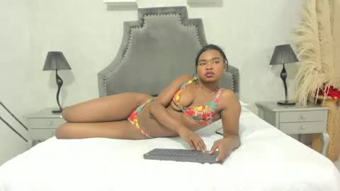 Snapshot of laurensnow1_ chatting on 04/29/26, 05:30 Lauren online show from 04/29/26, 05:30