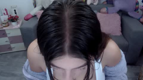 Snapshot of laurensweety_ chatting on 12/18/24, 04:53 Laura online show from 12/18/24, 04:53