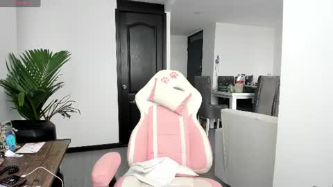 daniela angel     online show from 07/07/26, 11:47