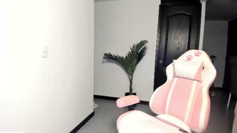 daniela angel     online show from 07/18/26, 10:08