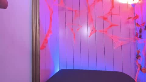 laurent_scott_ online show from 10/24/25, 12:12