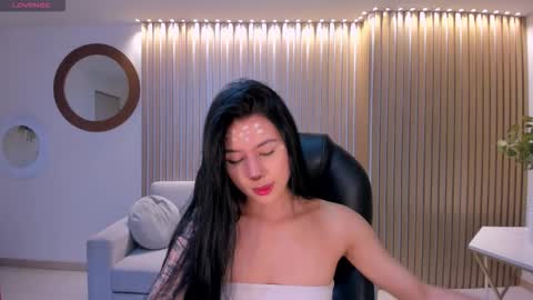 Snapshot of laurentconnor chatting on 11/01/25, 04:58 Lau online show from 11/01/25, 04:58