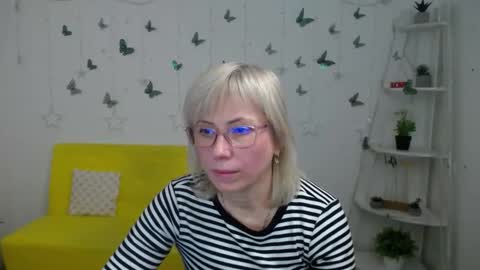 Snapshot of laurenwishy chatting on 02/20/26, 12:49 Lauren online show from 02/20/26, 12:49